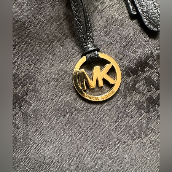 Michael Kors Signature East West Jaquard Top Zip Tote - Picture 4 of 5